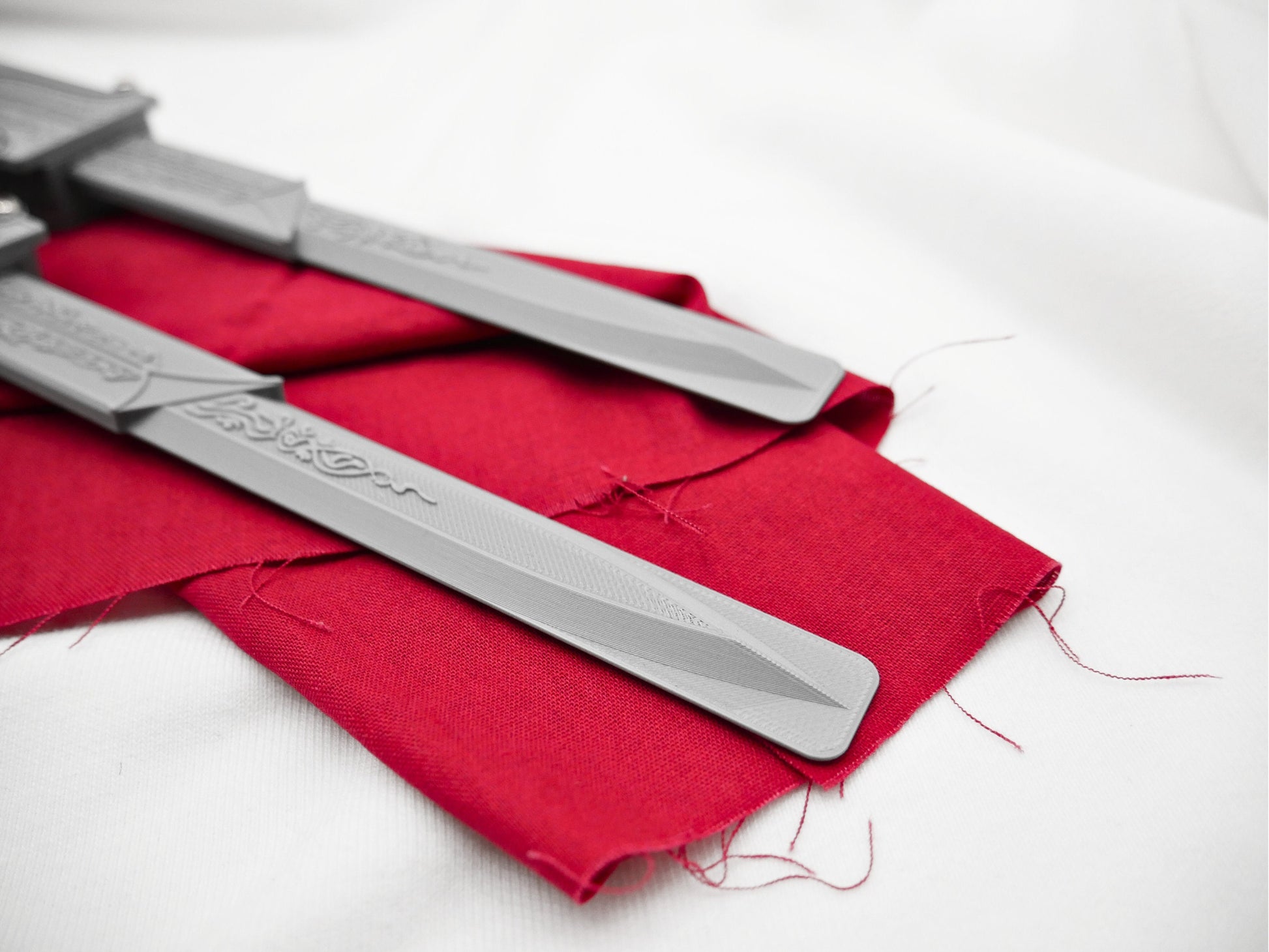 RAWICE CREATIONS V2 Assassin's Dual Brotherhood Ezio Auditore Hidden Blades (Grey Pair)