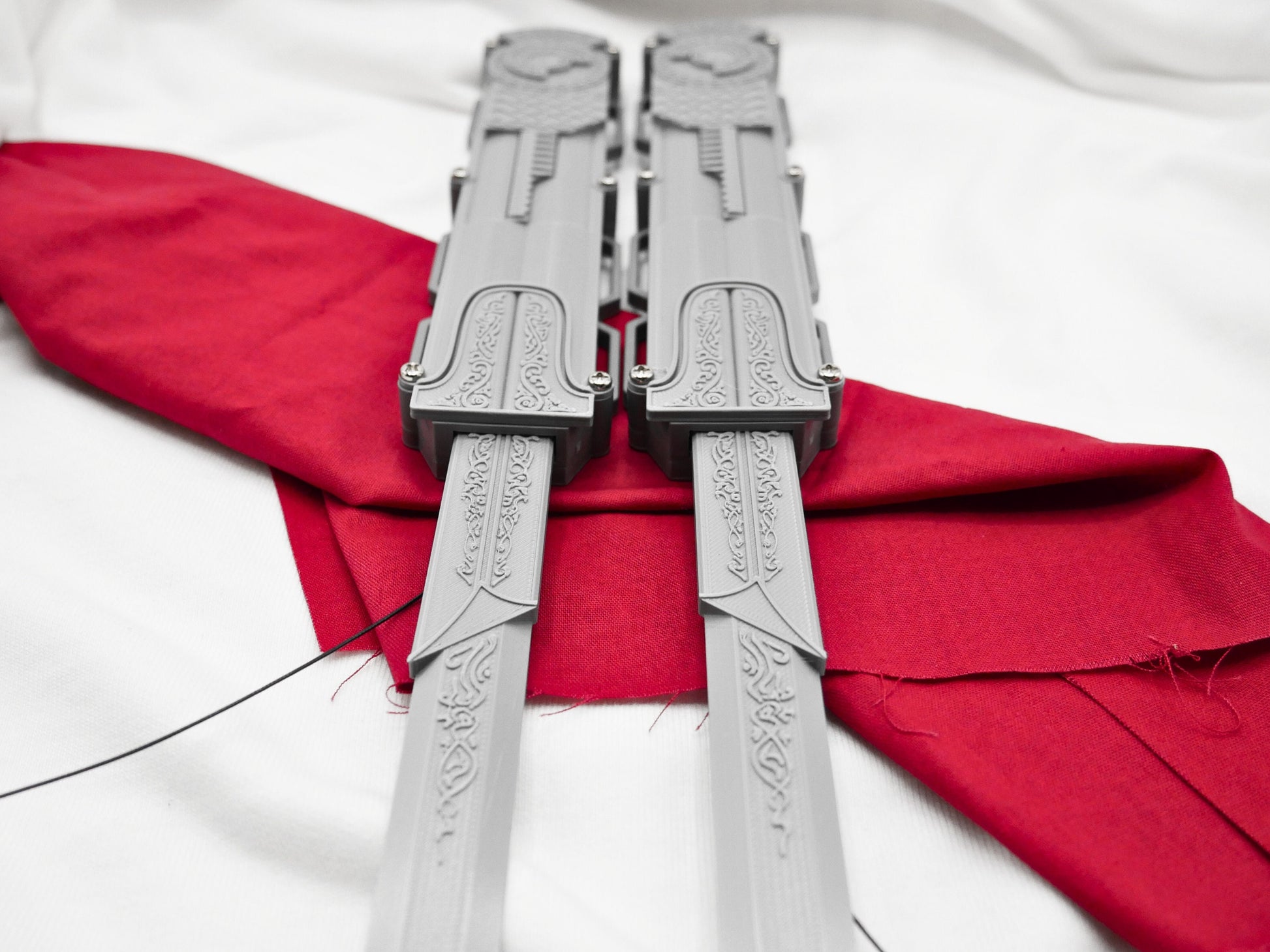 RAWICE CREATIONS V2 Assassin's Dual Brotherhood Ezio Auditore Hidden Blades (Grey Pair)