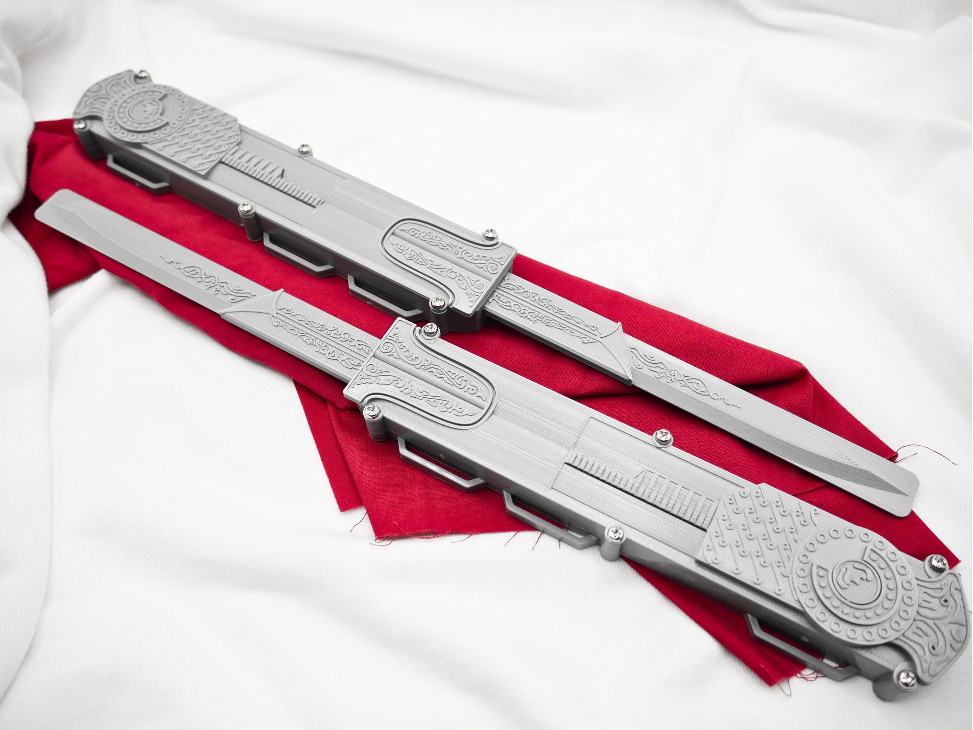 RAWICE CREATIONS V2 Assassin's Dual Brotherhood Ezio Auditore Hidden Blades (Grey Pair)