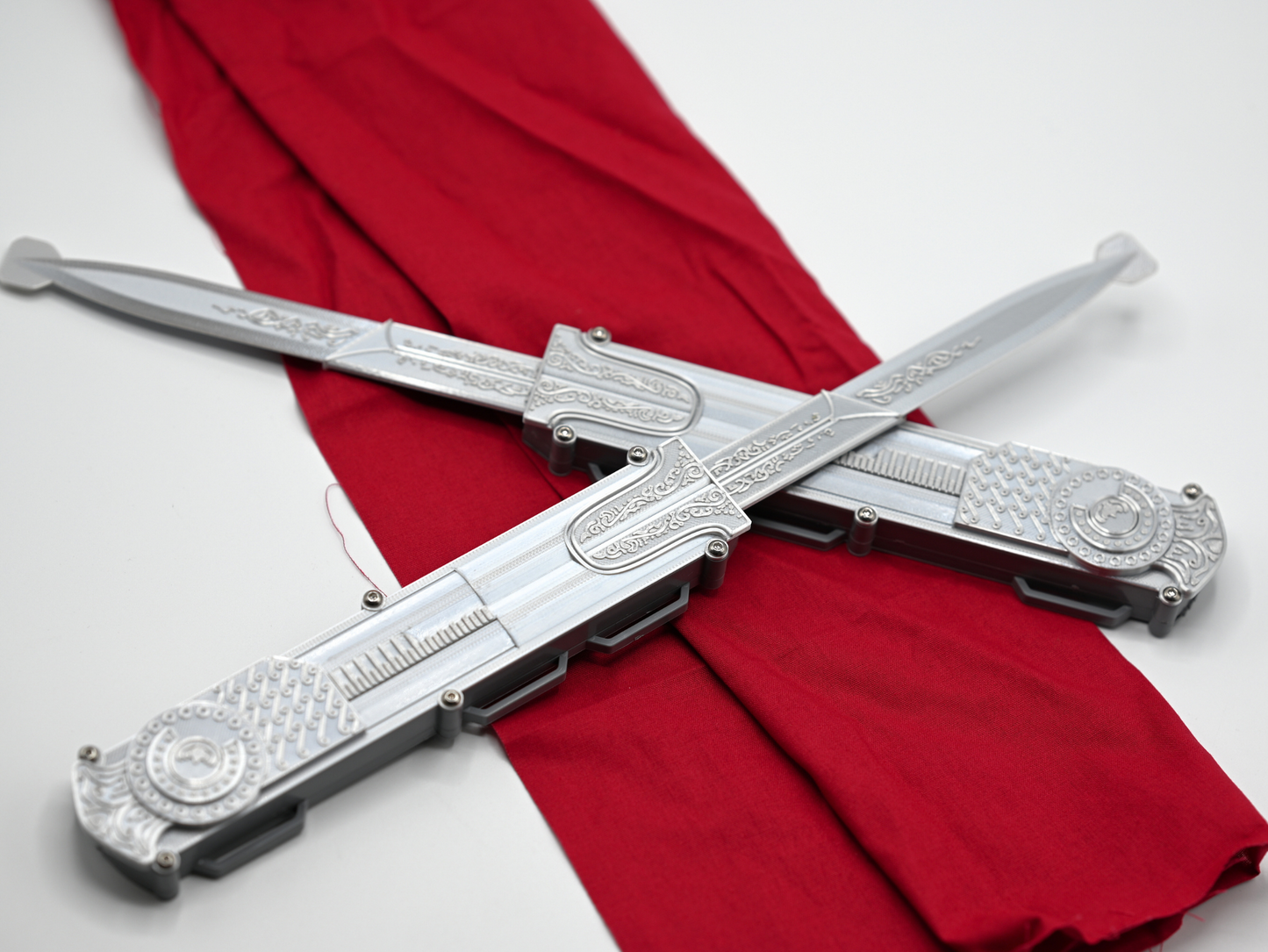 V2 Assassin's Dual Brotherhood Ezio Auditore Hidden Blades Premium Edition (Blade Pair)